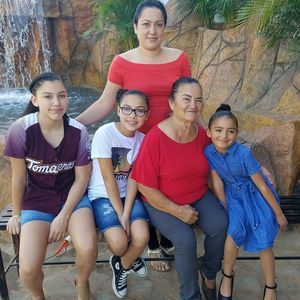 Meet your Posher, Laura